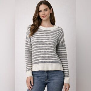 🤍 Aéropostale crochet Gray & White Striped Sweater – Size Medium